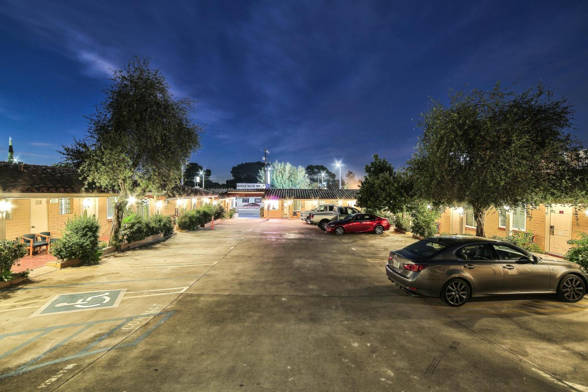 El Patio Motel 2*