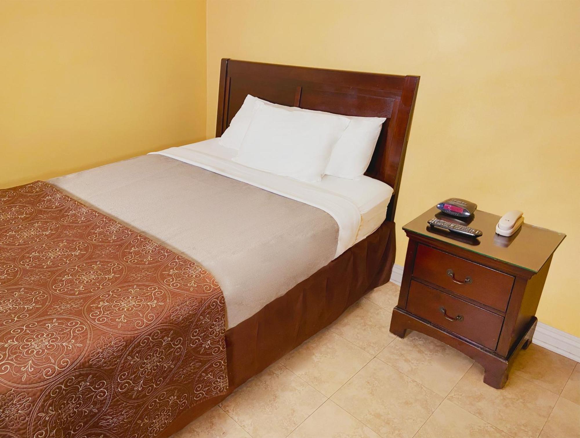 El Patio Motel 2*
